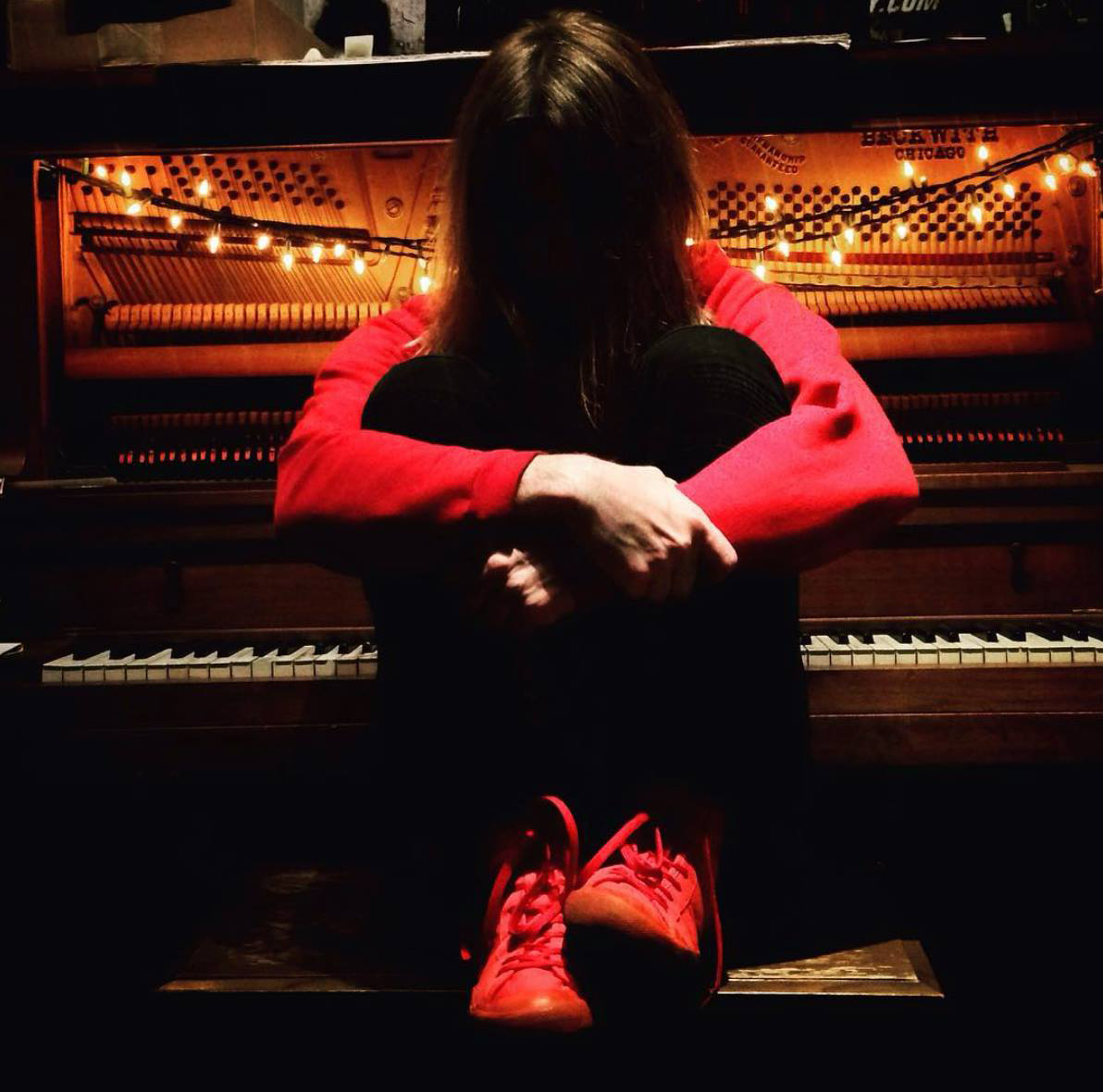 Sabrosa Purr — at the piano